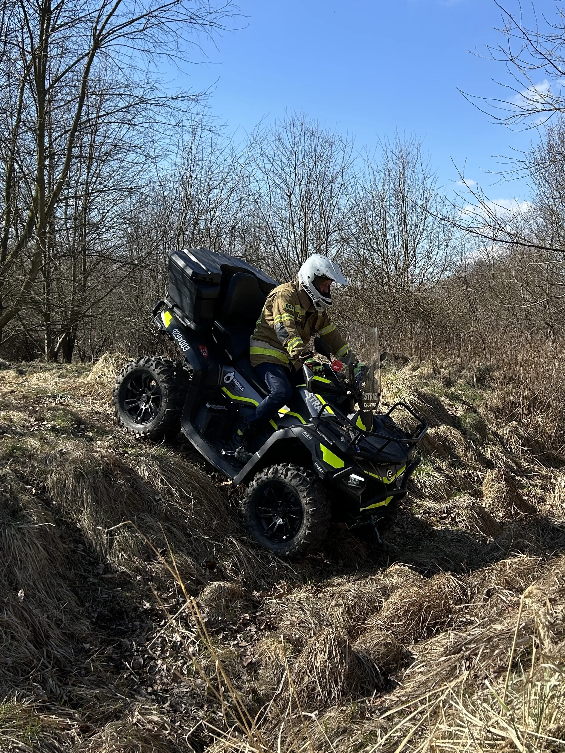Quad ATV podczas szkolenia offroad – widok z trasy terenowej